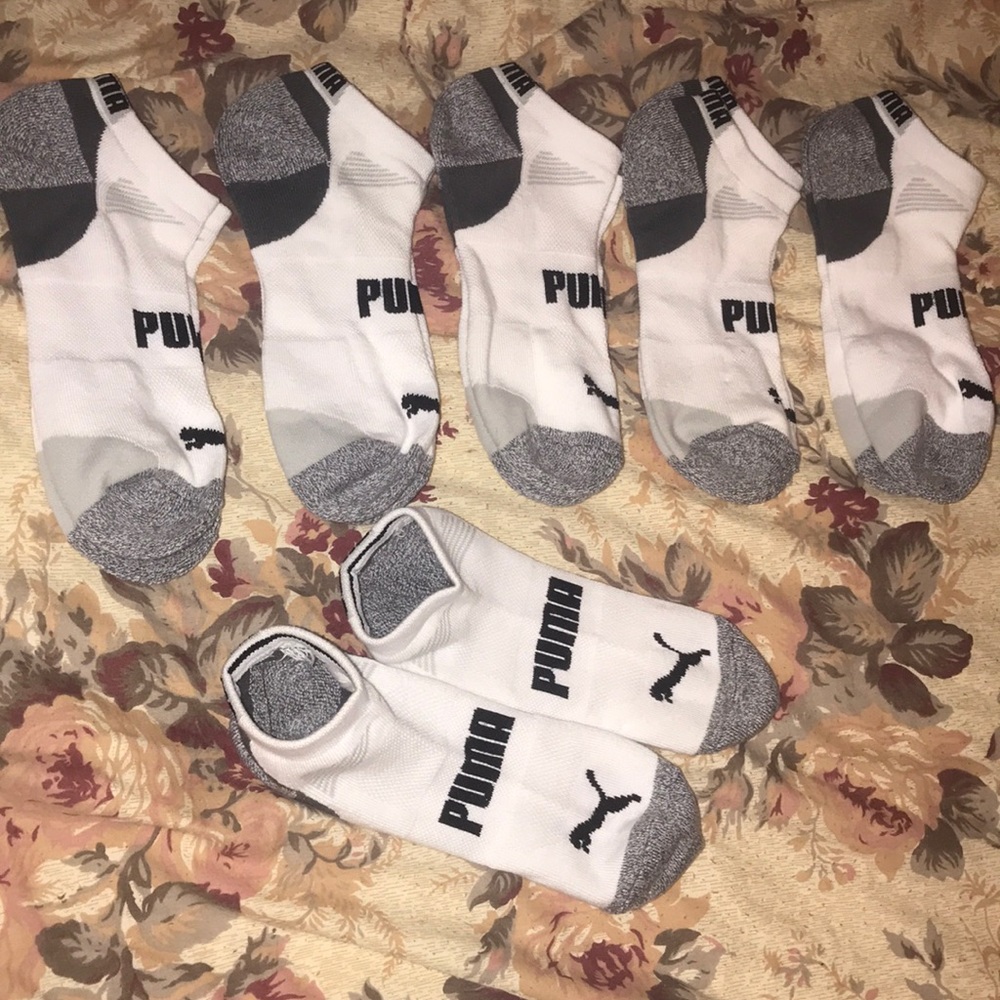 SIX PAIRS of Men’s Puma socks